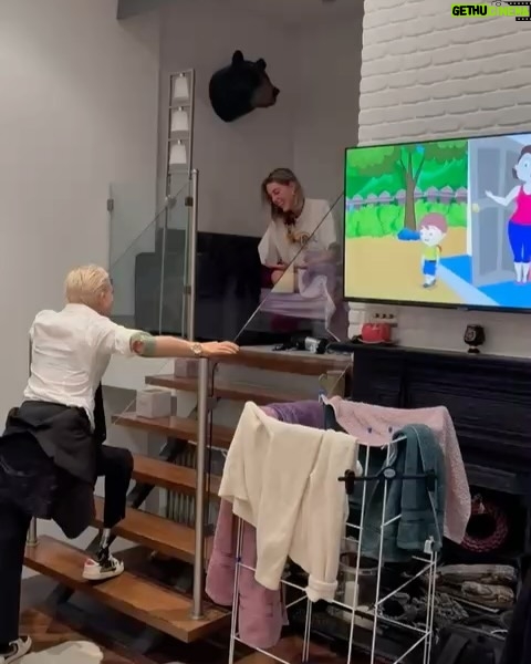 Bebe Vio - 42.5K Likes - ⚠️ ATTENZIONE ⚠️
QUESTO È UN POST PIENO DI FELICITÀ 🫶🏼😊
Si, questo è stato proprio un periodo bellissimo per me…
Persone magnifiche, festeggiamenti, bimbi in arrivo, lauree, compleanni, nuovi film, famiglie acquisite, Men in Black, amici che diventano fratelli ed una piccola Wednesday Addams con la sua “Mano” per un Halloween perfetto… ♥️