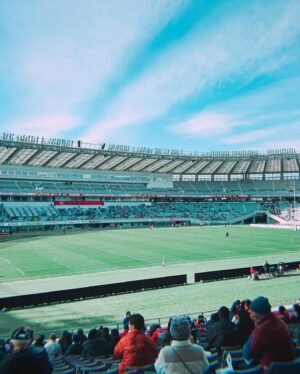 Becky Instagram - 冬休み日記。
人生初ラグビー🏉
もこもこで観戦！

たのしい！
生はいいですね！
でももっとルール勉強しよう！