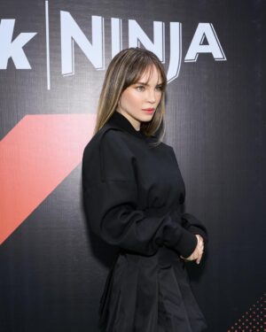 Belinda Instagram - Gracias @sharkbeautymx por siempre llevarme a los eventos mas top. Formula 1 se siente mejor cuanto sabes que tu look fue hecho por los mejores🔥🏎️