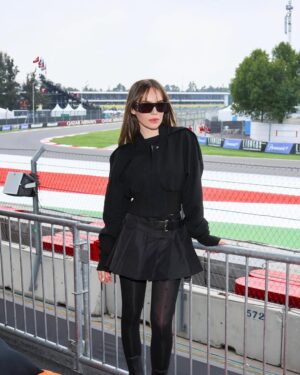 Belinda Instagram - Gracias @sharkbeautymx por siempre llevarme a los eventos mas top. Formula 1 se siente mejor cuanto sabes que tu look fue hecho por los mejores🔥🏎️