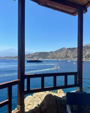 Bella Thorne Instagram - How many letters in TAORMINA?