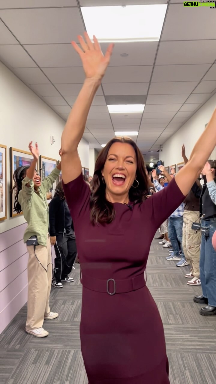 Bellamy Young - 52.7K Likes - We wanna be @bellamyyoung 💛 Tune in tomorrow!