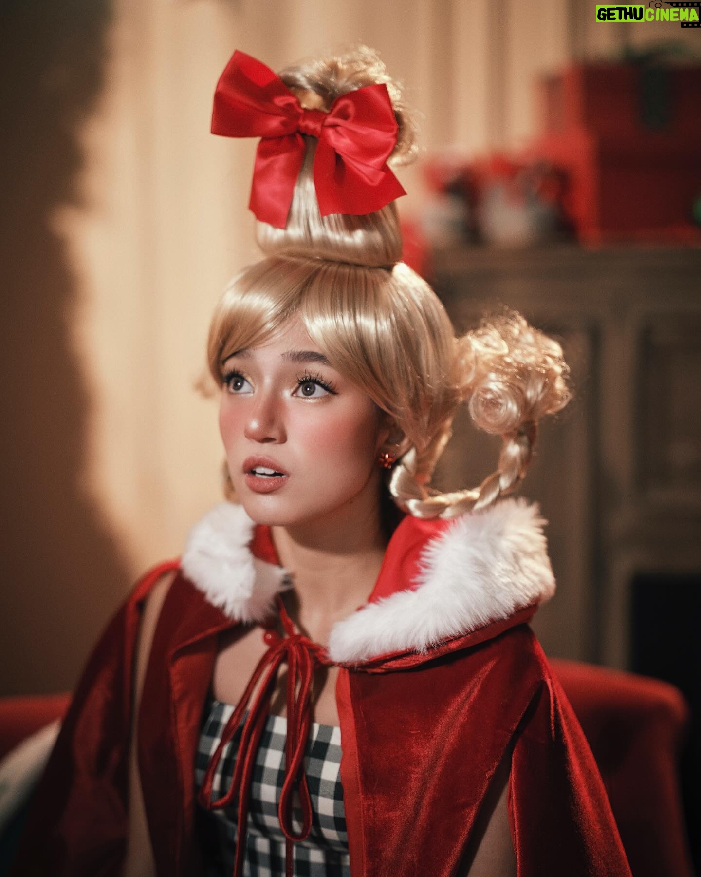 Belle Mariano - 361.3K Likes - To kindness and love, the things we need most!🎄❤️
-The GRINCH
Photographer: @dookieducay
Creative Director: @eugene_david
Styled by: @adrianneconcept
Make-up by: @jakegalvez
Hair by: @jerichoandrade_
Production Designer: @justine_arcegabumanlag
Style Assoc: @miss.vince_
Style Asst: @centderella
