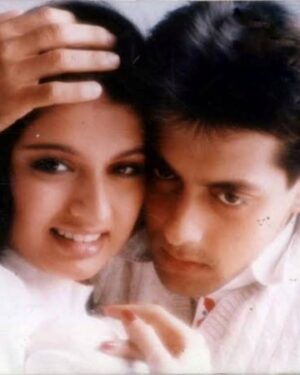 Bhagyashree Instagram - Birthday Boy !!
To my dost, my first hero and the man that got the girls go hmmmm. 😅
Wish you a very happy birthday @beingsalmankhan 

#happybirthday #salmankhan