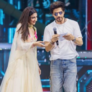 Bhavana Instagram - *****JAWAN*****
What a night it was! My expression says it all❤️
My 3rd pre release event with the KING @iamsrk ! #chennaiexpress #happynewyear and now 
#JAWAN 🔥🔥🔥
#SRK will always be my FIRST crush, FIRST love and MOST favourite star to share the stage with.
The warmest hugger and the wittiest guest I’ve interacted with.
Thank you all 
for the love and msges regarding the event. 
Good to know that you had a blast cos @rjvijayofficial and I certainly did, hosting it.
Big thanks to @redchilliesent @atlee47 and #kabilanevents for the opportunity to once again revel in the magic that is #shahrukh 🥰
.
.
Gotta say, the 15 year old me finally got her closure😎❤️
.
.
Thank you @arunprasath_photography for always capturing these precious moments with utmost precision! 👏👍
.
.
#jawan #srk #shahrukhkhan #kingkhan #shahrukh #nayanthara #atlee #anirudh #vijaysethupathi #sanjaydutt #deepikapadukone #priyamani #sanyamalhotra
