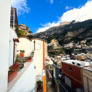 Bhavana Instagram - Small town, steep inclines and stunning views, hello positano 
Took us almost a day to make it here, but boy was it worth it ❤️
.
.
.
.
Do you want to travel here? 
#positano #italy #positivevibes #europe2024 #vjbhavna