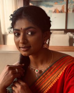 Actress Bhoomi Shetty HD Photos and Wallpapers December 2024