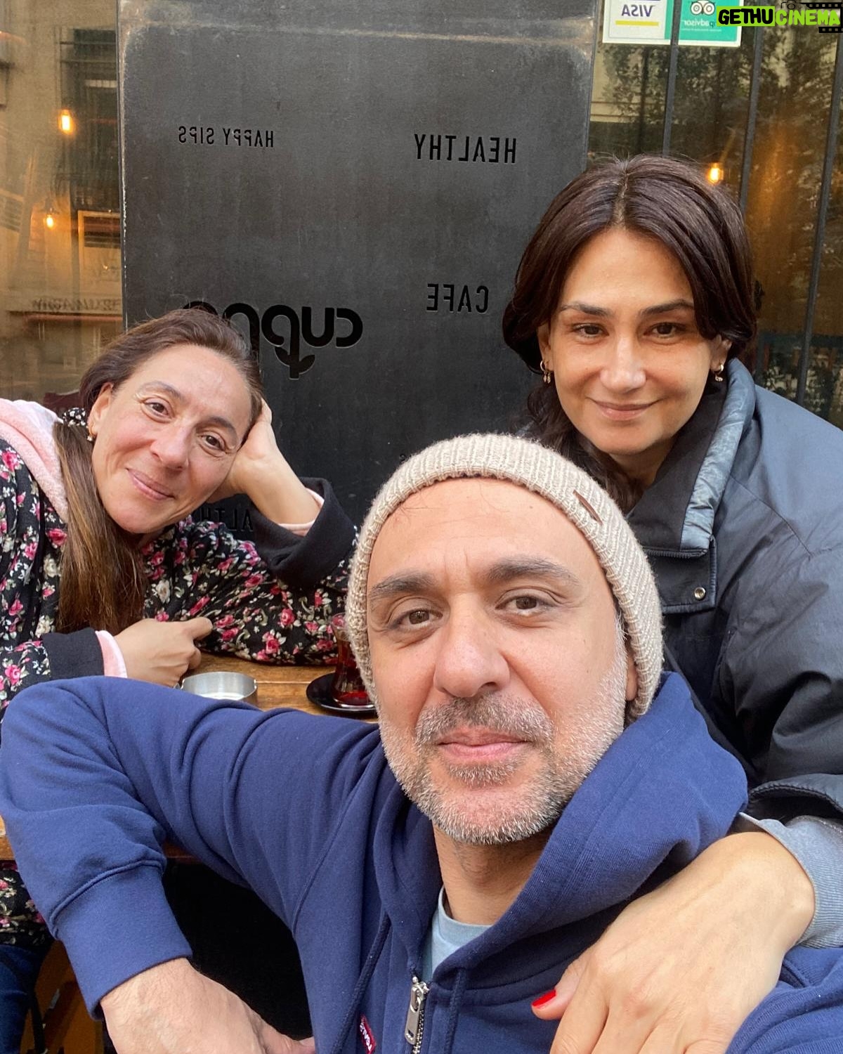 Binnur Kaya - 64.8K Likes - Yıllanmış dostlukların denizi ayrı deniz,havası ayrı hava...Ait hissetmek; yuvada olmak gibi bir şey...Ne güzel...Ne teşekkür...