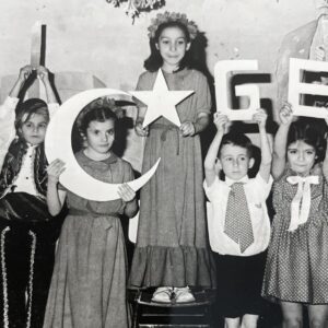 Binnur Kaya Instagram - Küçükken de en sevdiğim bayramdı,bugün de...Sandalyenin üstüne çıkıp,bayrağının yıldızını kutsal bir emanet olarak tutan çocuk,bugün  ayağı yere basarak Cumhuriyet'ine sahip çıkıyor en değerli emaneti olarak...Cumhuriyet Bayramı'mız kutlu olsun...Aydınlık,pırıl pırıl yarınlara...Hep birlikte...🇹🇷🇹🇷🇹🇷🇹🇷🇹🇷🇹🇷🇹🇷🇹🇷🇹🇷🇹🇷🇹🇷🇹🇷🇹🇷🇹🇷🇹🇷🇹🇷🇹🇷🇹🇷🇹🇷🇹🇷🇹🇷🇹🇷🇹🇷🇹🇷🇹🇷