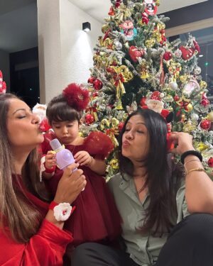 Bipasha Basu Instagram - It is the most wonderful time of the year🎄❤️🧿
#christmas2024