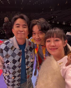 Bonnie Wong Instagram - 我在叱咤台下狂歌亂舞❤️‍🔥

每次做台下環節都需要強心臟，腦袋每秒都會閃過不同想法，會再努力一點持續進化。多謝一眾歌手配合，希望你們都有好好享受叱咤啦✌️

再一次感謝各單位
Makeup @carmencmakeup_cc 
Hair Frankie @haircorner_official 
Wardrobe @royksoppgakkai @brun_c 
Shoes @adidashk 
特別鳴謝 @sunny_liu 幫忙紀錄出場前🙏
特別特別多謝急姐奴撈🥹嗚
同埋多謝AI Yanting扶我 😂（笑）