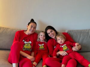 Breanna Stewart Instagram - Merry Christmas from the Stewart Xargay family! 

Slide 1 vs 3: Instagram vs reality trying to get a family photo ❤️🎄
