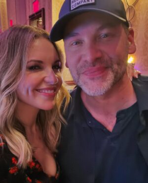 Briana Buckmaster Instagram - How obnoxious for the last con of the year to be the most fun. Can’t believe I’m not going to see my @creationent fam for a whole 4 months. Be that as it may, we had just the BEST (is not slightly debaucherous) weekend at #spnnash. Thank you for the most wonderful year @creationent and #spnfamily. Sending everyone love and peace for a restful and lovely holiday season. ❤️❤️❤️