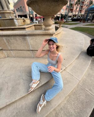 Brooke Elizabeth Butler Instagram - some wholesome family holiday fun 🧙‍♀️