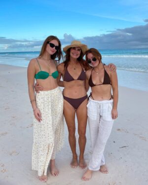 Brooke Shields Instagram - The best new years trip 🩵🏝️
Back to work… book comes out next week!!!