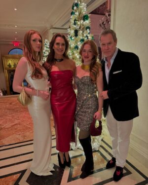 Brooke Shields Instagram - MERRY CHRISTMAS from our family to yours ❤️🎄