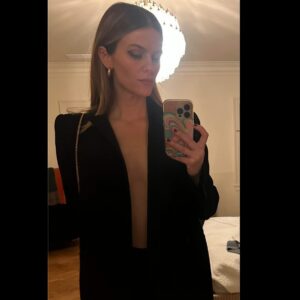 Brooklyn Decker Instagram - A holiday thirst trap with RANGE, tysm.
