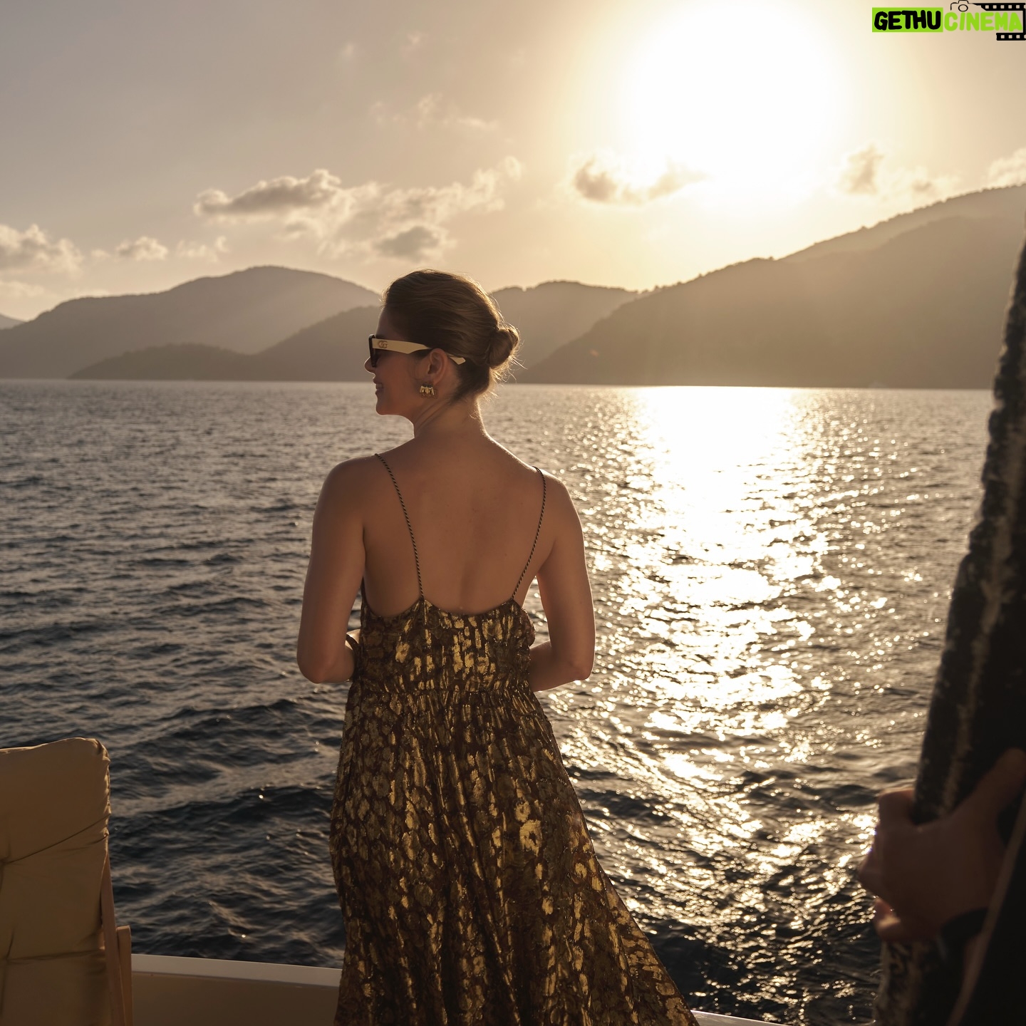 Burcu Biricik - 283.7K Likes - Δ°hihgihiii heyecanla beklediΔim filmimiz geldiiiii π€ΈββοΈπͺ
βοΈ
@denizbank dump π€π
#iΕbirliΔi