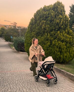 Burcu Biricik Instagram - Gezelim dünyaları gel seninle 🌸💫