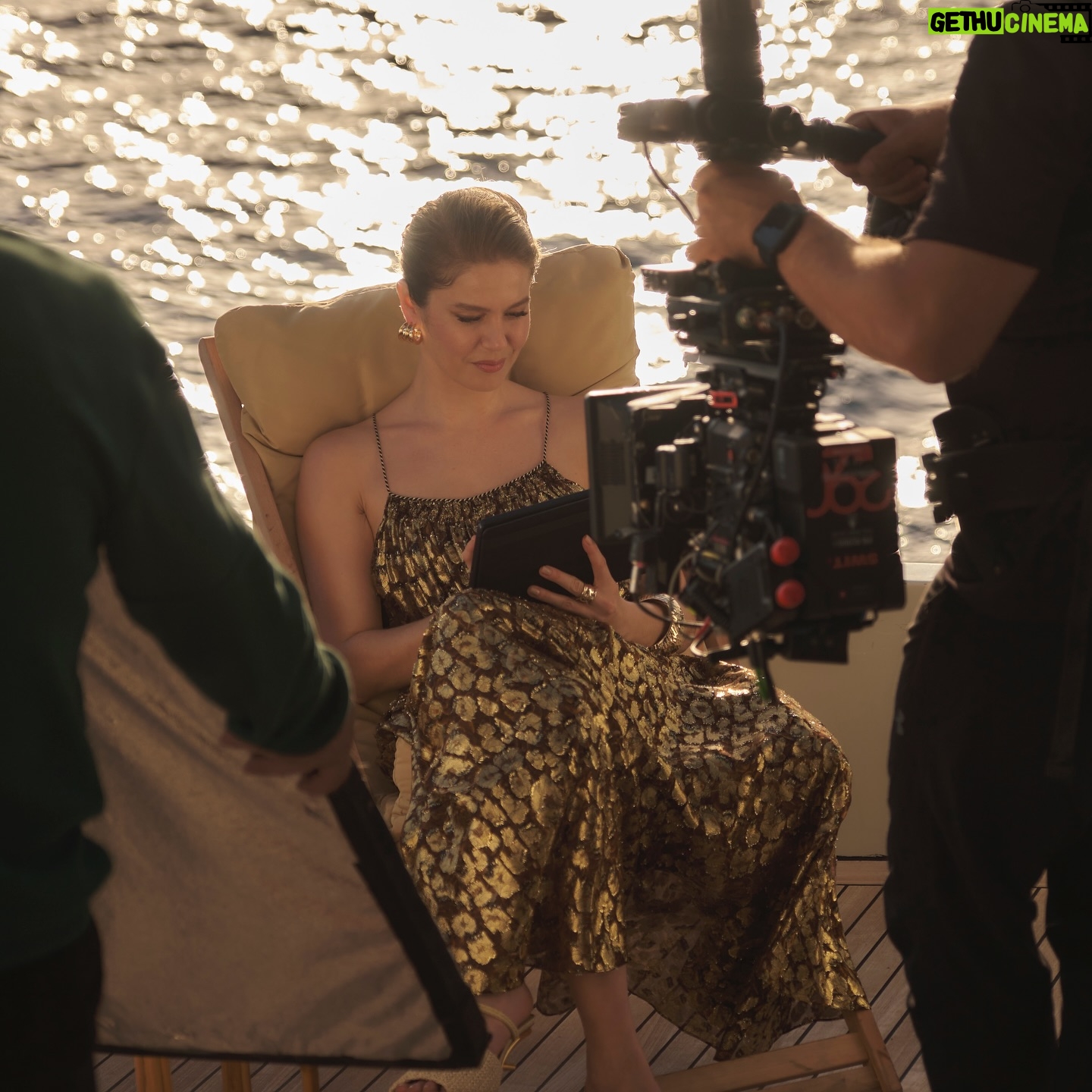 Burcu Biricik - 283.7K Likes - Δ°hihgihiii heyecanla beklediΔim filmimiz geldiiiii π€ΈββοΈπͺ
βοΈ
@denizbank dump π€π
#iΕbirliΔi