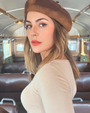 Buse Sinem İren Instagram - Zamanda yolculuk yaptım bugün 😌