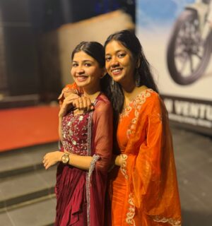 CA Sakchi Jain Instagram - Sparkles, smiles, and gratitude✨