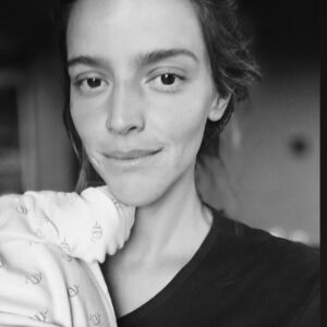 Calu Rivero Instagram - Hoy, con el corazón lleno de gratitud, quiero cerrar un capítulo de mi vida reconociendo el trabajo excepcional de dos mujeres abogadas, especialistas en perspectiva de genero, que me acompañaron y defendieron en un proceso tan largo como injusto. 

Gracias a ellas @raquelhermidaleyenda y Dra. Marcela Arvia y a la increíble red de contención que construyeron desde su fundación, @contencionfundacion pude enfrentar y ganar un juicio por daños y perjuicios que Darthes inició contra mí cuando me animé a ser la primera en  alzar la voz y denunciar.

El compromiso de ambas no solo me devolvieron la tranquilidad, sino que también reafirman la necesidad de profesionales como ellas: valientes, sororas y dispuestas a transformar el sistema. Agradezco profundamente que hayan caminado conmigo este proceso tan lleno de exposición y desafíos.

Gracias por no soltarme ♥️
#lavozcierraciclos
#findelsilencio