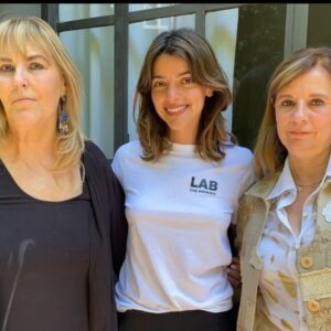 Calu Rivero Instagram - Hoy, con el corazón lleno de gratitud, quiero cerrar un capítulo de mi vida reconociendo el trabajo excepcional de dos mujeres abogadas, especialistas en perspectiva de genero, que me acompañaron y defendieron en un proceso tan largo como injusto. 

Gracias a ellas @raquelhermidaleyenda y Dra. Marcela Arvia y a la increíble red de contención que construyeron desde su fundación, @contencionfundacion pude enfrentar y ganar un juicio por daños y perjuicios que Darthes inició contra mí cuando me animé a ser la primera en  alzar la voz y denunciar.

El compromiso de ambas no solo me devolvieron la tranquilidad, sino que también reafirman la necesidad de profesionales como ellas: valientes, sororas y dispuestas a transformar el sistema. Agradezco profundamente que hayan caminado conmigo este proceso tan lleno de exposición y desafíos.

Gracias por no soltarme ♥️
#lavozcierraciclos
#findelsilencio