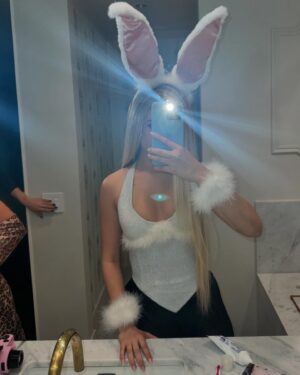 Camila Cabello Instagram - RIP Regina George you would’ve loved C, XOXO :( 
💅💗🎀💄👙👛🩰