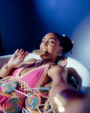 Candice Vernet Instagram - Ça y est, mon tout premier clip est enfin disponible 🥀 ! 

J’ai hâte de savoir ce que vous en pensez. Quelle est votre scène préférée ? 👀

Label : @goodmoodpsh 
Réal : @argxnto_ 
Prod Exe : @deuxpourcentfilms_ 
Dir. de production : @thedadouuu 
Déco : @nina_la_paloma & @sir_boojee 
Photos : @hugolardenet 
Stylisme : @k__raba 
Maquillage : @thevixx 
Mise en beauté : @lestudiofinesse 
Compo : @nykajy