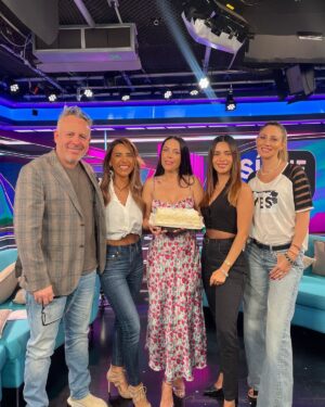 Carla Ballero Instagram - ¡Hoy celebramos a nuestra Dany! 🎂🥳 No te pierdas Sígueme con las mejores noticias del espectáculo 🚨🔥 18:30 hrs💙😉