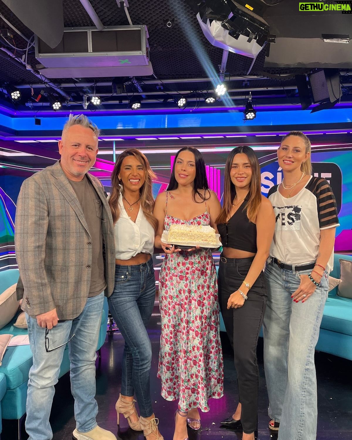 Carla Ballero - 3.5K Likes - ¡Hoy celebramos a nuestra Dany! 🎂🥳 No te pierdas Sígueme con las mejores noticias del espectáculo 🚨🔥 18:30 hrs💙😉