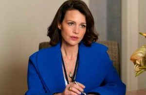 Carla Gugino Instagram - Given the surreal events at the @latimes and @washingtonpost over the last week, plot twists so far-fetched they would have been considered “too much” in a season of The Girls On The Bus, I was asked what my character Grace Gordon Greene ( a seasoned journalist who worked for a fictitious version of the mighty WaPo) would have said about it.

 I believe Grace would have borrowed from Woody Guthrie and said something like:

“This machine used to kill Fascists.”

WaPo #RIP (1877-2024??)