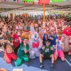 Carla Jara Instagram - Fin de semana hermoso animando y haciendo cuenta cuentos en @festikidscl 
4 años trabajando con este tremendo equipo y siendo muy feliz viendo a tantos niñas y niñas disfrutando de cada show, nos vemos pronto!!!
Gracias @mauriciomarcuson
Por confiar en mi, gracias @marianokaminski por acompañarme siempre!!! Gracias @diegourrutiabarra
Por las fotitos y videos🥰