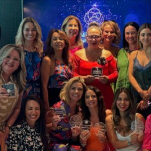 Carla Ochoa Instagram - Con mi corazón lleno de alegría y emoción estamos cerrando este año 2024 con mis @mujeresinfluyenteschile gracias por tanta generosidad. @tcreofabiolaolate @karinbrenner7 @capazos_daniella_salcedo en especial ❤️❤️❤️ The Best!!!