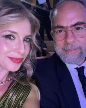 Carla Peterson Instagram - Carretito del festejo 
1 retrato iconic 
2 @javierbraier  el mejor manager do mundo 
3 @_minaserrano que se agacho un poquito para la foto. 
4 gracias @aptraorg x festejar nuestro cine y ficción
5premio Blondi mejor ópera prima con @toto.rovito 
6 gracias @julietadiaz77 y este premio es tan tuyo como mío.
7 @duplaa_nancyok @leosbaraglia ❤️
8 Morelli y Berruti 
9 chocha me retiro con la estatuilla
10 foto para revista con @minagostini  arte arte
11 gracias @intercontinental_buenosaires  que me trajo suerte, ahi hicimos junket de la peli así q comparto el premio.
@rfgstylecoaching 
@nanogmd  les amo 
Gracias @neccphoto x las fotos hermosas 
@nomerompanlapelicula  la podes ver en @netflixlat