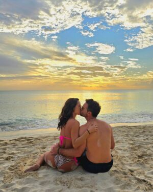 Carmen Villalobos Instagram - Tu y Yo Pa'que massssssssssssss 🔥😍🔥
Aquí y ahora en este hermoso País donde todo empezó 🇩🇴❤️ ! Gracias por un 2024 maravillosooooooo mi amor !
Te amo con todas las fuerzas de mi corazón ❣️
Que el 2025 sea todavía mejor ❤️
