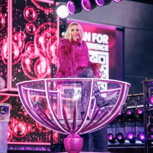 Carrie Underwood Instagram - We had such a magical time ringing in the new year in #TimesSquare with @RockinEve ! Welcome to 2025, folks! May we all make the most of it…the possibilities are endless! Praying for peace, health and blessings for us all! 
#NewYearsRockinEve
#NYC
📸: @jeffjohnsonimages