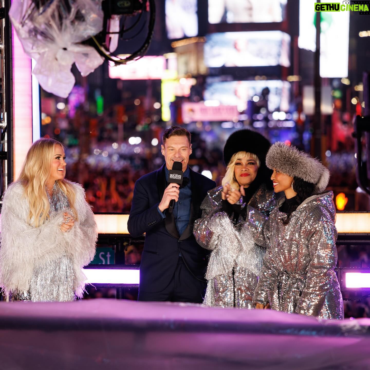 Carrie Underwood - 115.5K Likes - We had such a magical time ringing in the new year in #TimesSquare with @RockinEve ! Welcome to 2025, folks! May we all make the most of it…the possibilities are endless! Praying for peace, health and blessings for us all!
#NewYearsRockinEve
#NYC
📸: @jeffjohnsonimages