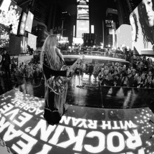 Carrie Underwood Instagram - We had such a magical time ringing in the new year in #TimesSquare with @RockinEve ! Welcome to 2025, folks! May we all make the most of it…the possibilities are endless! Praying for peace, health and blessings for us all! 
#NewYearsRockinEve
#NYC
📸: @jeffjohnsonimages