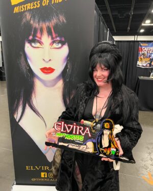 Cassandra Peterson Instagram - Loved seeing everyone’s Elvira costumes at @wahorrorcon this weekend! 😃 Lil’ Elvira was too cute!

#elvira #elviramistressofthedark #halloween #horror