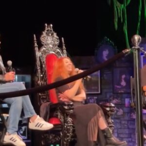 Cassandra Peterson Instagram - Story time! Context is everything! Swipe ➡️ I’m back at @knottsscaryfarm tonight for the ‘Yours Cruelly, Elvira XXperience’ Q & A   autograph signing! See ya there! 😉

#elvira #elviramistressofthedark #arianagrande #knottsscaryfarm #halloween #cassandrapeterson