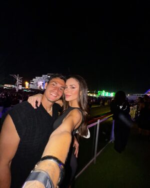 Catalina Vallejos Instagram - Hoy está de cumple mi persona favorita❤️ ya te lo he dicho todo mi amor. Gracias por ser tu, gracias por ser vulnerable y abrirte tanto conmigo, gracias por ser tan buen hermano, amigo, hijo y pololo 🙏🏻❤️ Gracias por aparecer en mi vida en este momento y quiero que seas y hacerte el hombre más feliz! 
Te amo ✨🥹