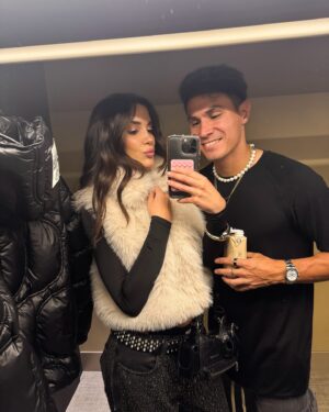 Catalina Vallejos Instagram - Hoy está de cumple mi persona favorita❤️ ya te lo he dicho todo mi amor. Gracias por ser tu, gracias por ser vulnerable y abrirte tanto conmigo, gracias por ser tan buen hermano, amigo, hijo y pololo 🙏🏻❤️ Gracias por aparecer en mi vida en este momento y quiero que seas y hacerte el hombre más feliz! 
Te amo ✨🥹