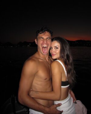 Catalina Vallejos Instagram - Hoy está de cumple mi persona favorita❤️ ya te lo he dicho todo mi amor. Gracias por ser tu, gracias por ser vulnerable y abrirte tanto conmigo, gracias por ser tan buen hermano, amigo, hijo y pololo 🙏🏻❤️ Gracias por aparecer en mi vida en este momento y quiero que seas y hacerte el hombre más feliz! 
Te amo ✨🥹