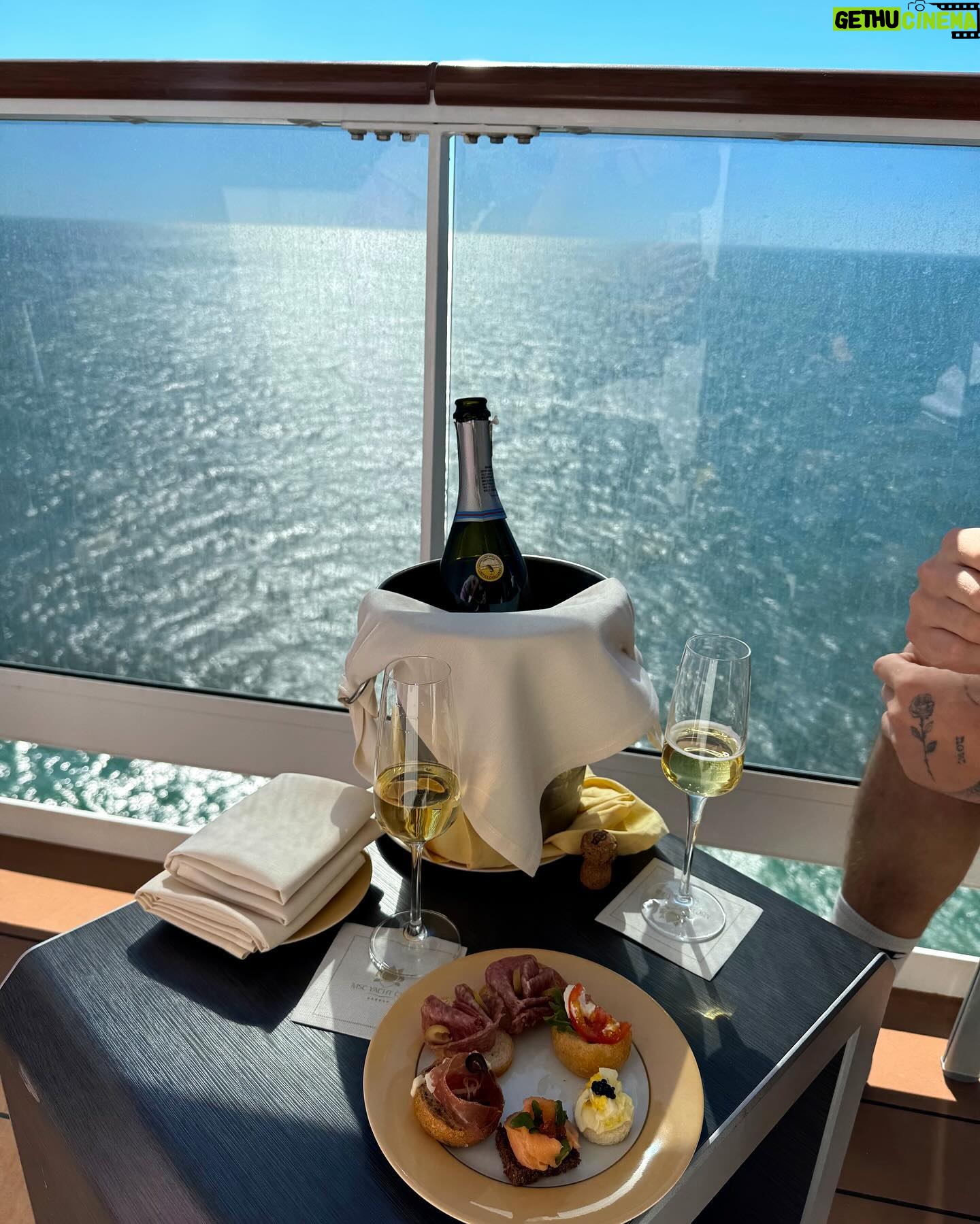 Catherine Paquin - 12.6K Likes - where I would rather be ☃️ < 🌴 hihi promis c’est mon dernier post mais je m’ennuie déjà !!
@msccruisesofficial 🛥️