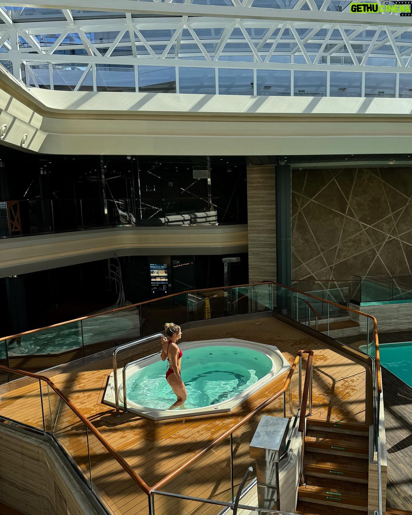 Catherine Paquin - 12.6K Likes - where I would rather be ☃️ < 🌴 hihi promis c’est mon dernier post mais je m’ennuie déjà !!
@msccruisesofficial 🛥️