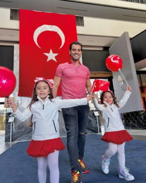 Cevahir Turan Instagram - Kutlu olsun Cumhuriyet’in 101. yaşı. Tüm halklarımızın kardeşliği için parlasın ay yıldız ❤️
