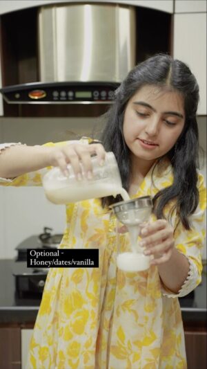 Chahat Anand Instagram - Share this with someone who should make this for you🧚🏻‍♀️ 

This much can be used to make 2 cups of milk . 

#reels #almondmilk #anushkasharma #recipesharing #quickrecipe