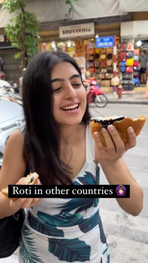 Chahat Anand Instagram - Share this with someone who should make this roti today😂😍 

hehe jokes apart, these are roti buns . While i was walking and exploring in my vietnam trip. I noticed this shop with the crowd . There were coffee , matcha and other different flavours available. Outer coffee layer crust was so good.…. Shop name is king roti in hanoi . This kind of dish is originally from Mexico, Malaysia and Singapore. 

#reels #roti #travelvietnam #vietnamtrip #instavietnam